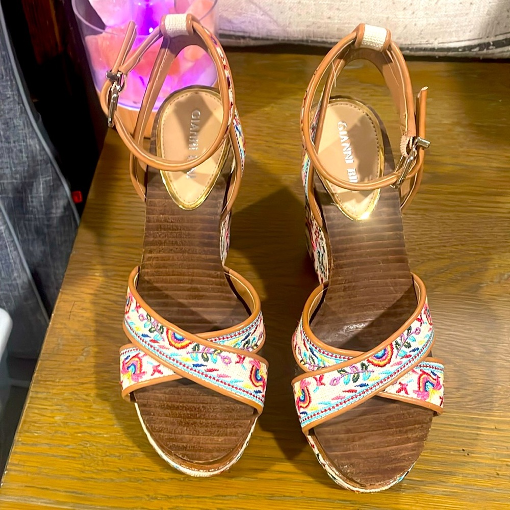 Gianni Bini Womens Lucia Wedge Heels 6 M